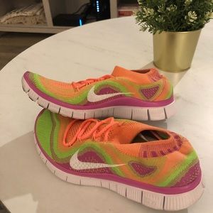 NEW - Nike Women’s Flyknit Size 8